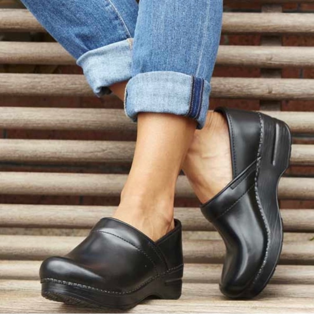 Dansko Women Professional Black Cabrio Leather Clogs EU 39 WIDE US 8.5-9 WIDE